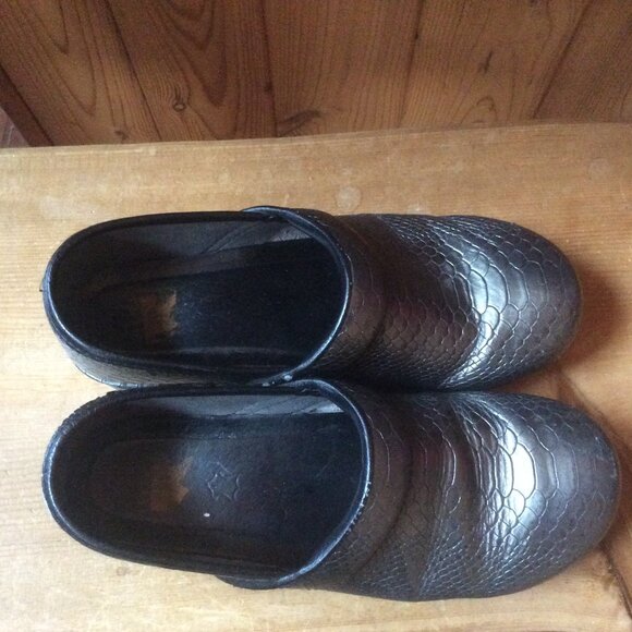 Dansko Pro XP Leather Charcoal Anaconda Metallic Professional Clogs Size 41 - Picture 8 of 9